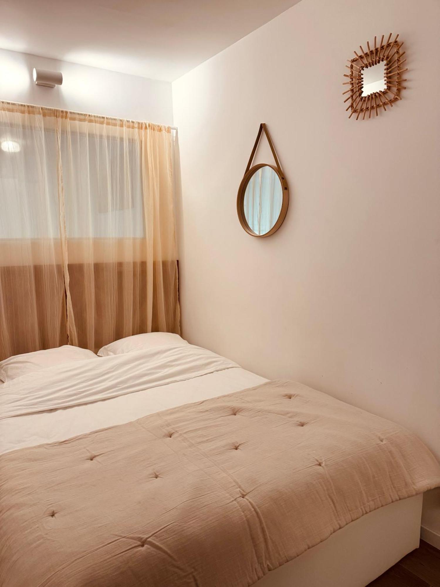 Claelle Appartment - 200M Beach Мандельё-ла-Напуль Экстерьер фото
