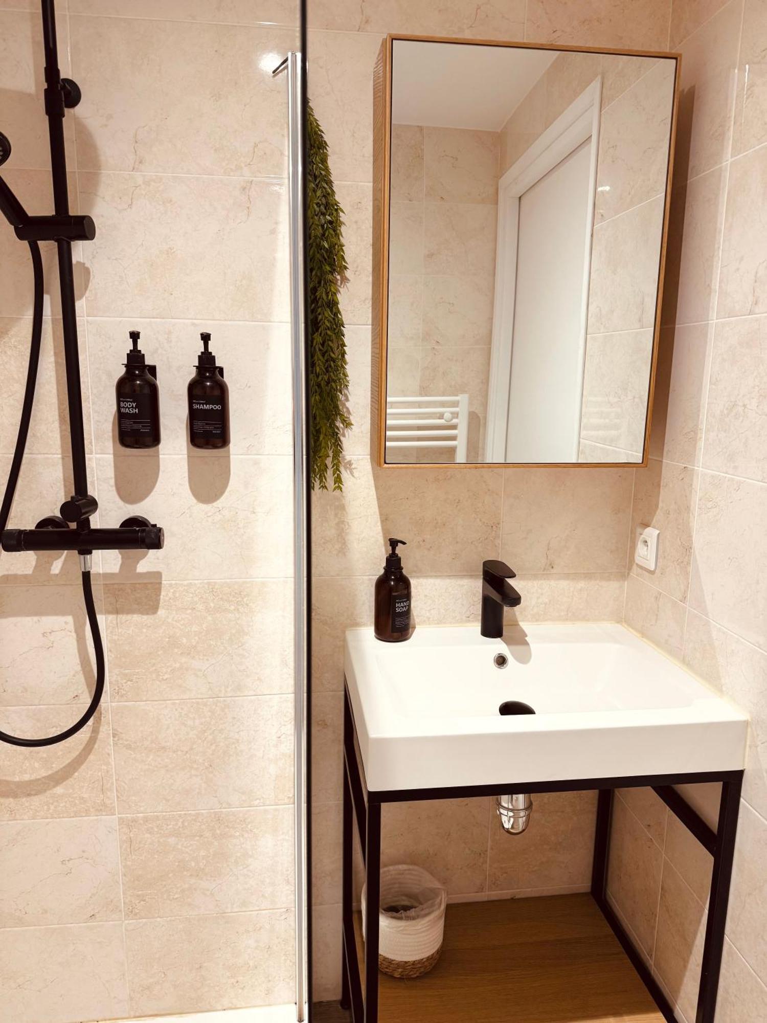 Claelle Appartment - 200M Beach Мандельё-ла-Напуль Экстерьер фото